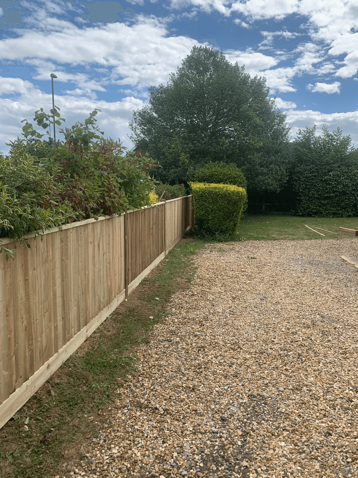 Closeboard-fence with-wooden posts-2